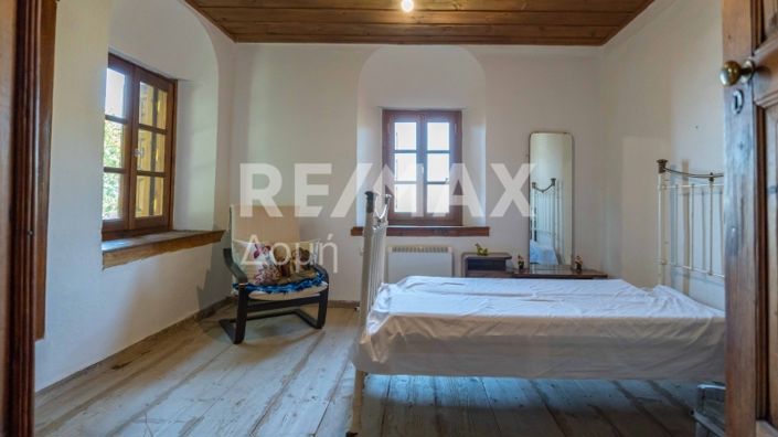 Image No.30-5 Bed Property for sale