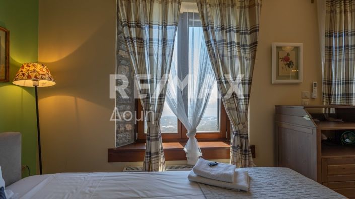 Image No.12-3 Bed Property for sale