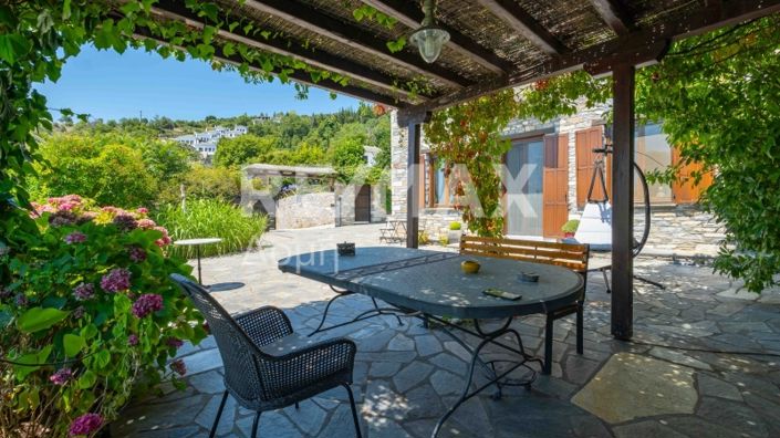 Image No.60-3 Bed Property for sale