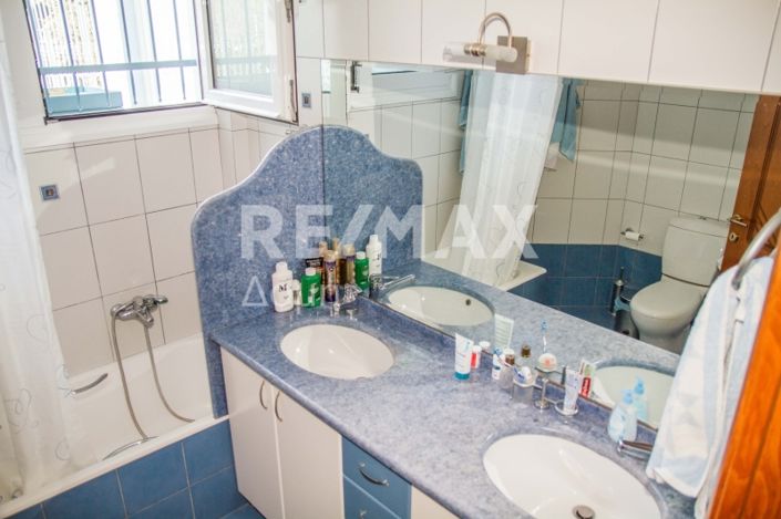 Image No.20-4 Bed Property for sale