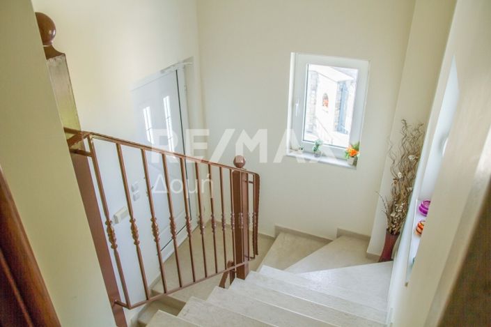 Image No.53-4 Bed Property for sale