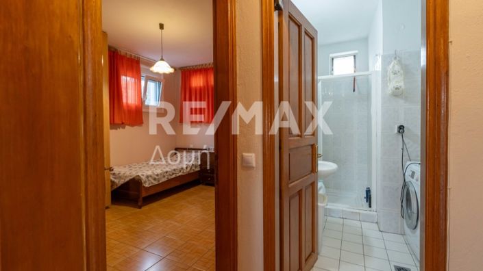 Image No.10-2 Bed Property for sale