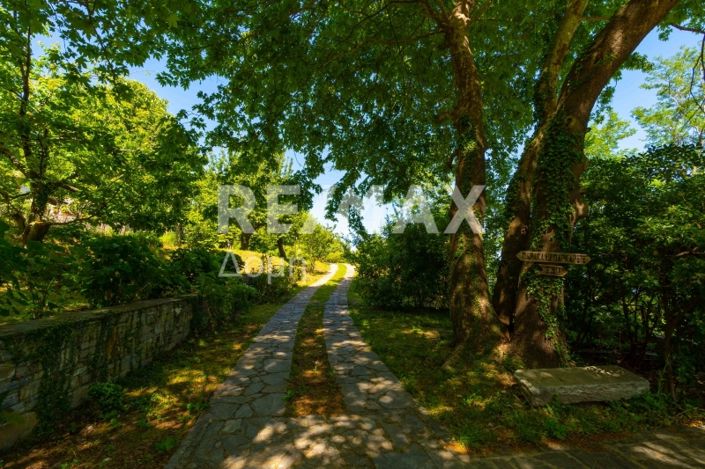 Image No.55-5 Bed Property for sale