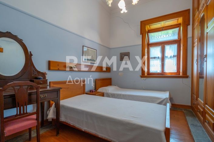 Image No.7-5 Bed Property for sale