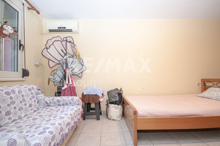 Image No.27-6 Bed Property for sale