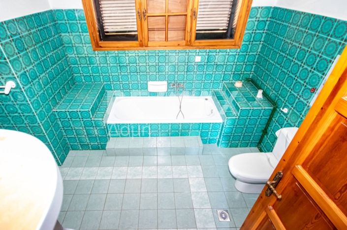 Image No.56-5 Bed Maisonette for sale