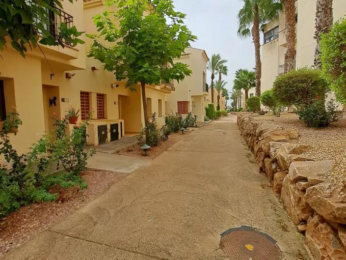 Image No.15-2 Bed Townhouse for sale