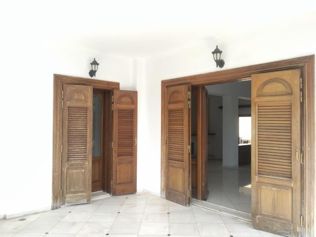 Image No.6-5 Bed Villa / Detached for sale