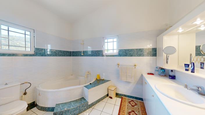 Image No.7-8 Bed House/Villa for sale