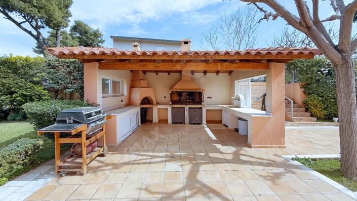 Image No.17-Villa de 6 chambres à vendre à Nea Makri