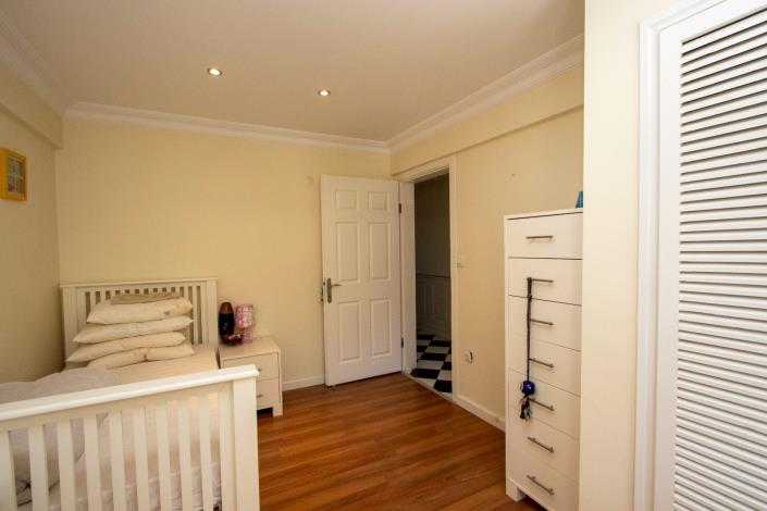 Image No.24-3 Bed Apartment for sale