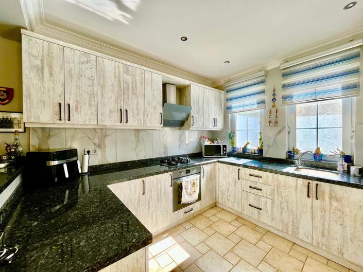 Image No.13-3 Bed Semi-Detached for sale