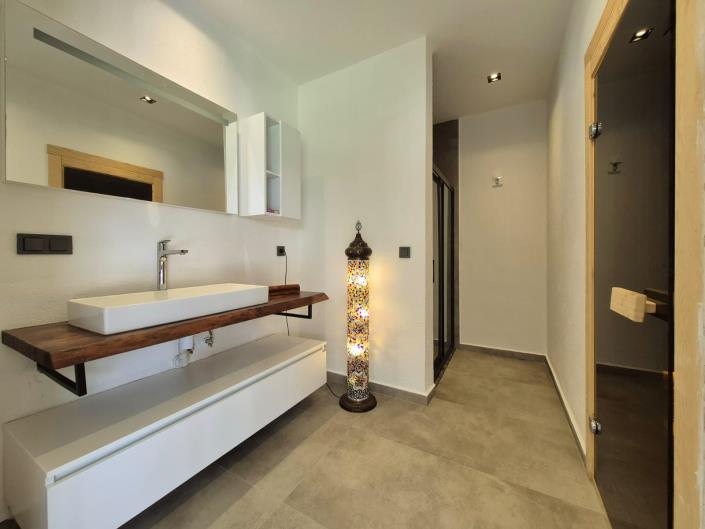 Image No.10-4 Bed Villa for sale