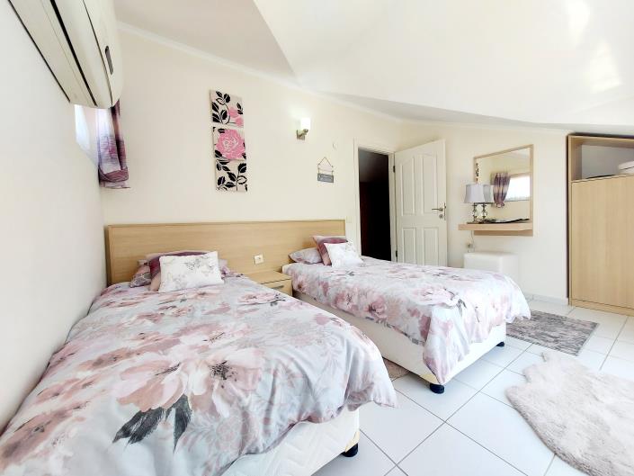 Image No.33-3 Bed Apartment for sale