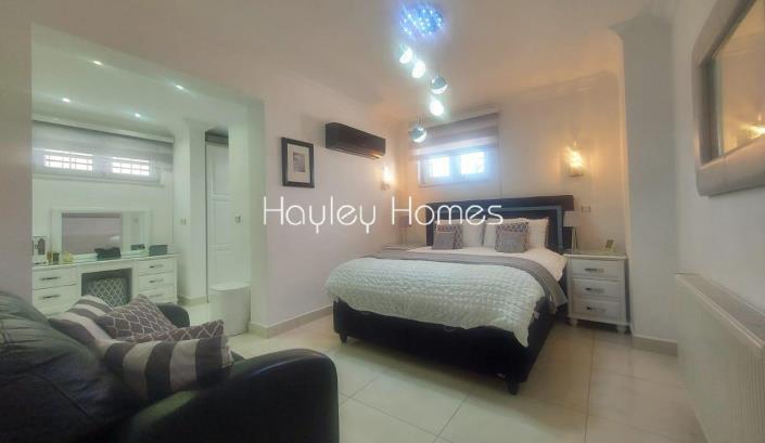 Image No.26-5 Bed Villa for sale