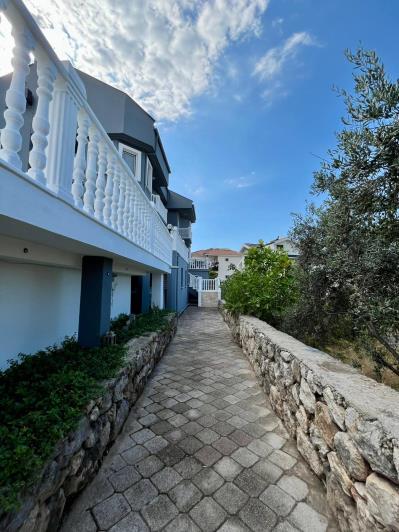 Image No.10-4 Bed Apartment for sale