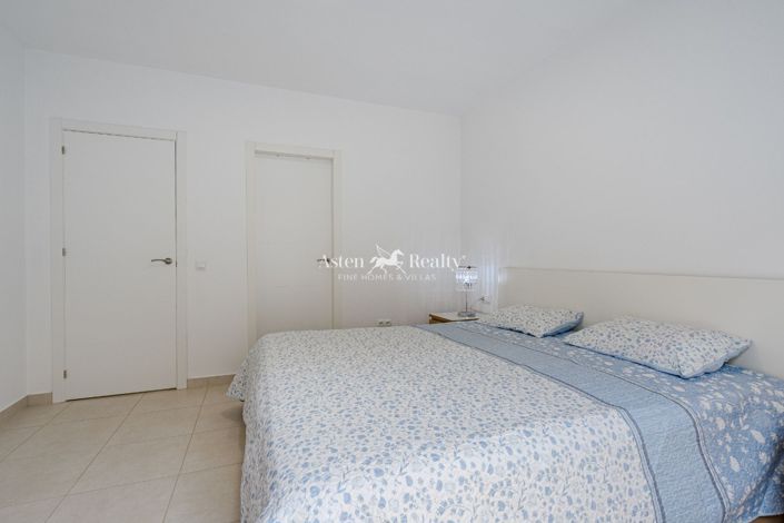 Image No.10-3 Bed Villa for sale