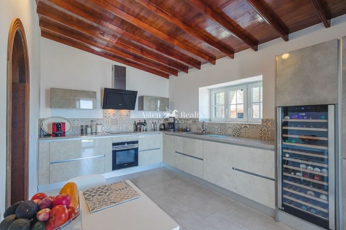 Image No.9-4 Bed Villa for sale