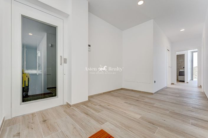 Image No.25-4 Bed Villa for sale