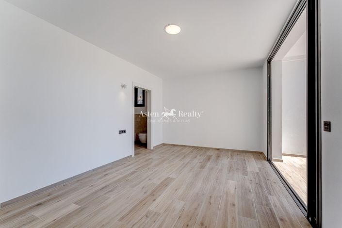 Image No.32-4 Bed Villa for sale