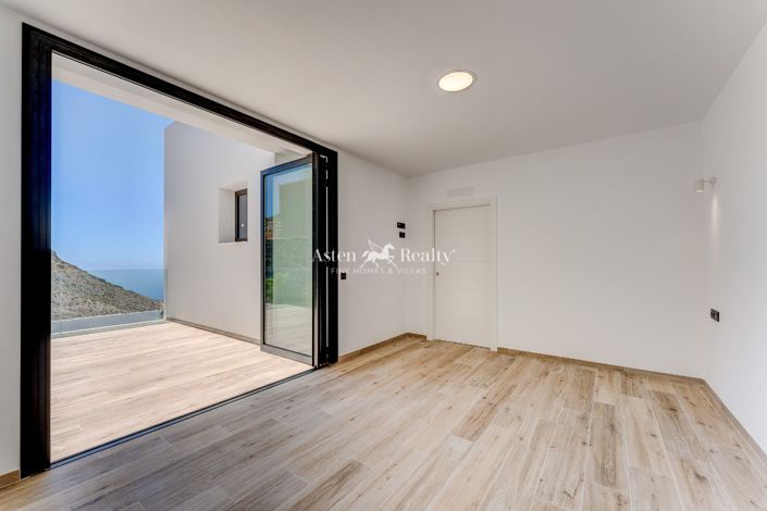 Image No.34-4 Bed Villa for sale