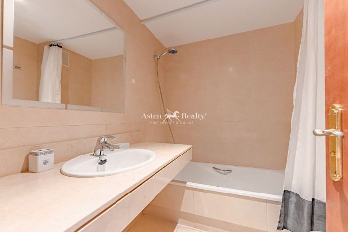 Image No.20-2 Bed Apartment for sale