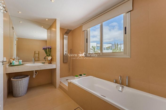 Image No.8-4 Bed Villa for sale