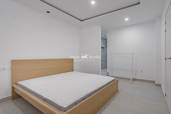 Image No.12-1 Bed Flat for sale