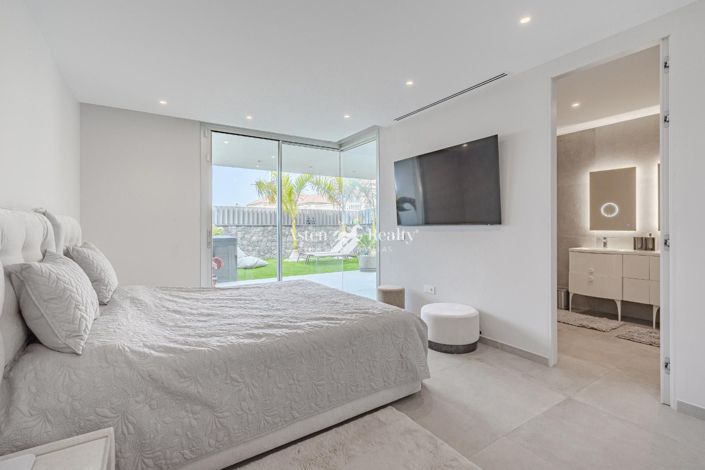 Image No.14-4 Bed Villa for sale