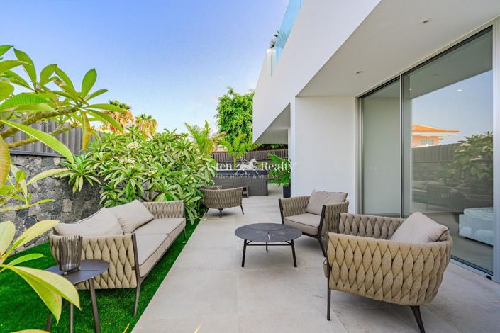 Image No.3-4 Bed Villa for sale