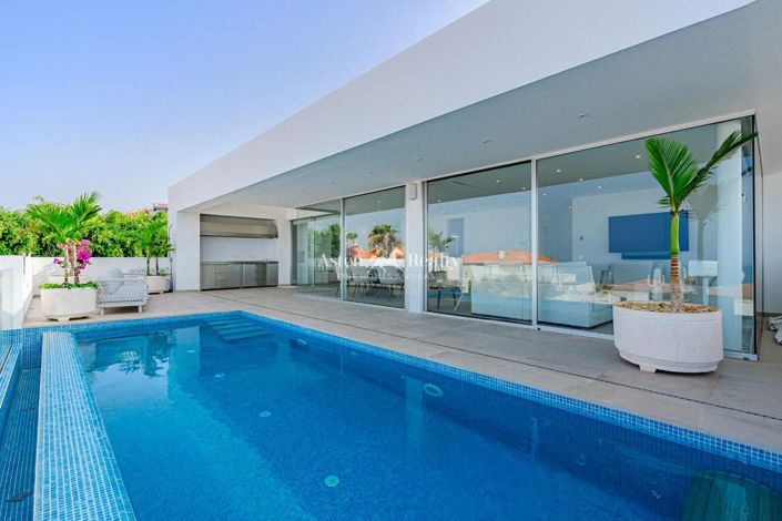 Image No.37-4 Bed Villa for sale