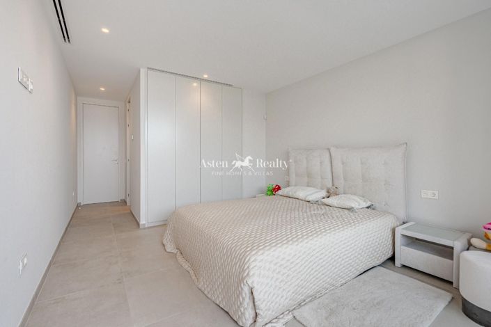 Image No.9-4 Bed Villa for sale