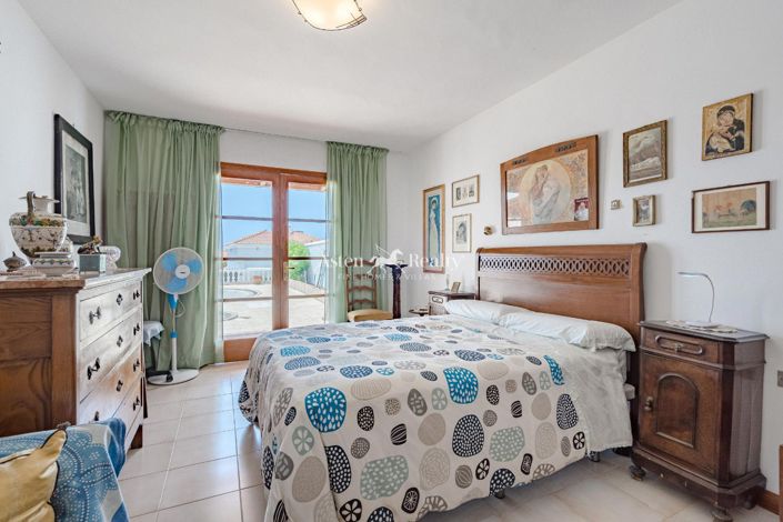 Image No.12-3 Bed Villa for sale