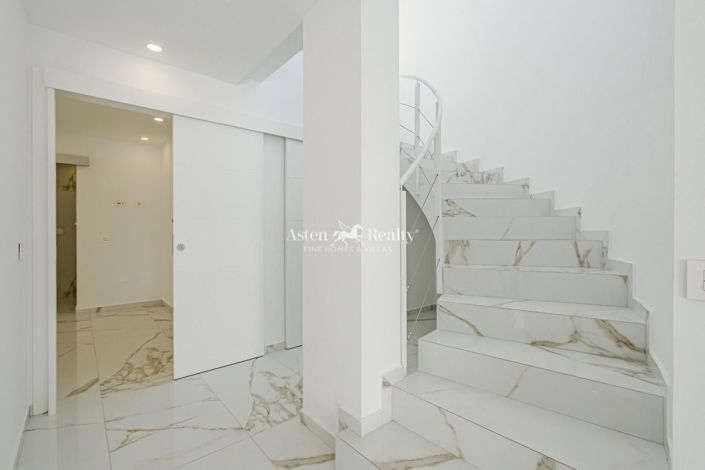 Image No.14-3 Bed Villa for sale