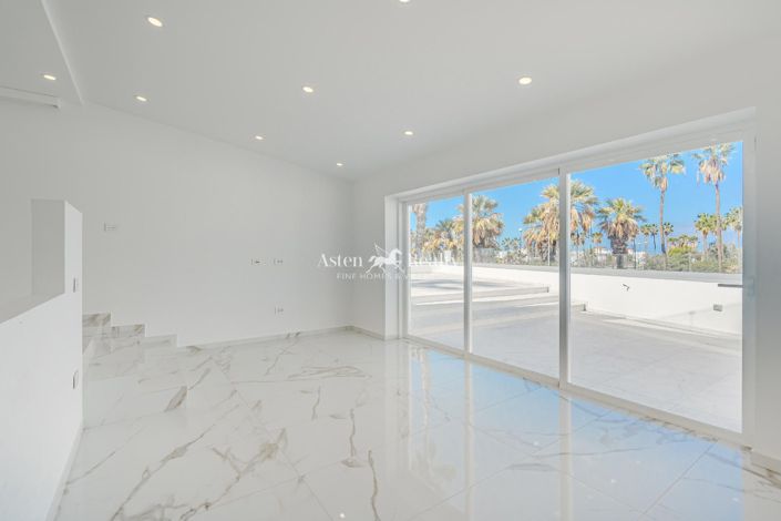 Image No.9-3 Bed Villa for sale