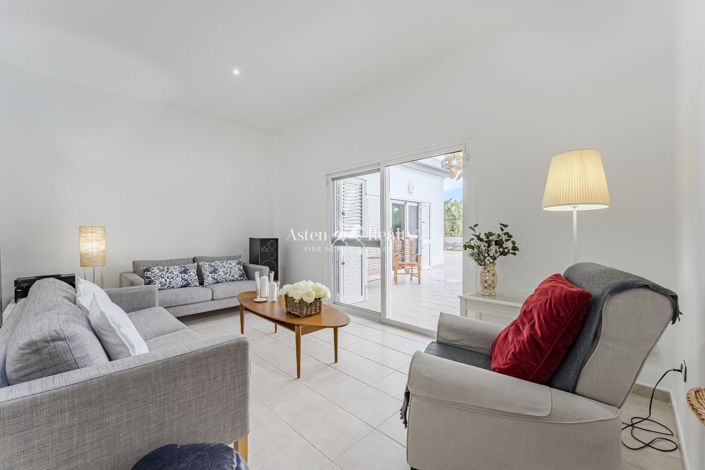 Image No.10-5 Bed Villa for sale