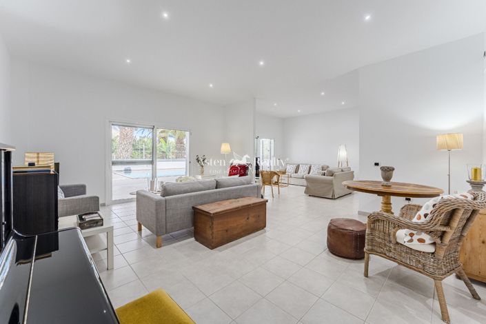 Image No.12-5 Bed Villa for sale