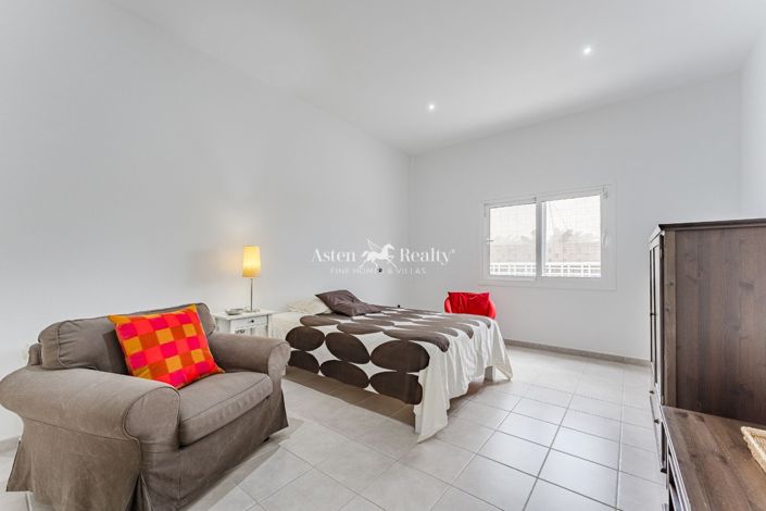 Image No.29-5 Bed Villa for sale