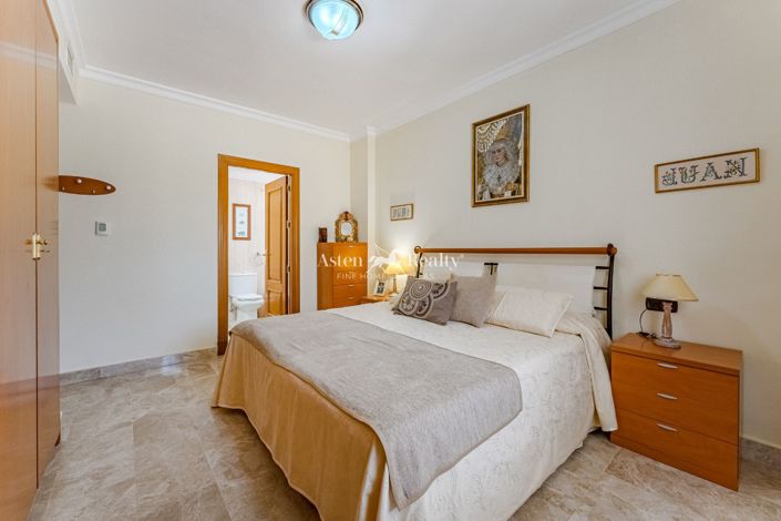 Image No.17-4 Bed Apartment for sale