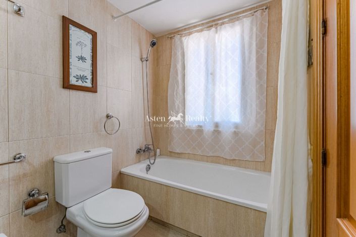 Image No.19-4 Bed Apartment for sale