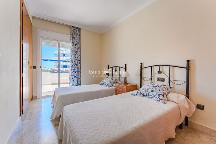 Image No.20-4 Bed Apartment for sale