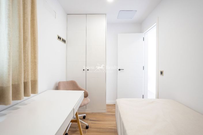 Image No.10-3 Bed Apartment for sale