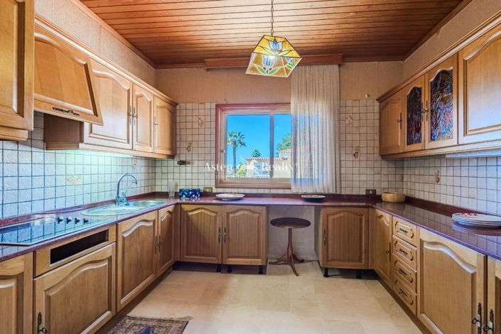 Image No.10-9 Bed Villa for sale