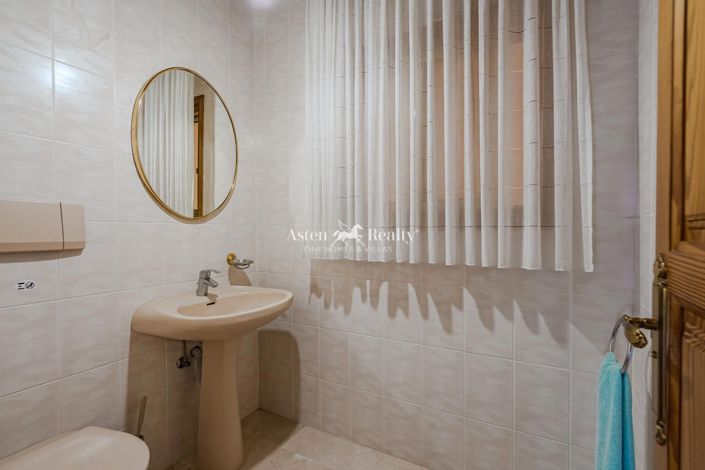 Image No.11-9 Bed Villa for sale