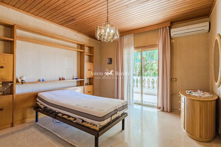 Image No.13-9 Bed Villa for sale