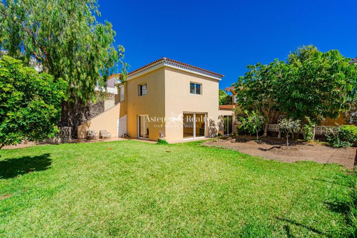 Image No.5-9 Bed Villa for sale