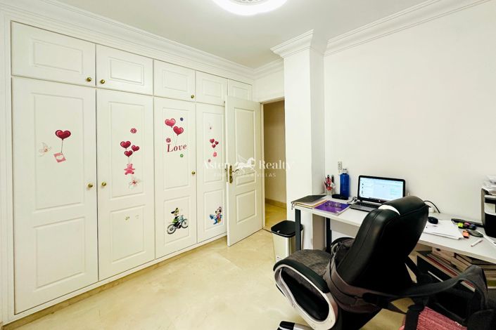 Image No.10-3 Bed Flat for sale