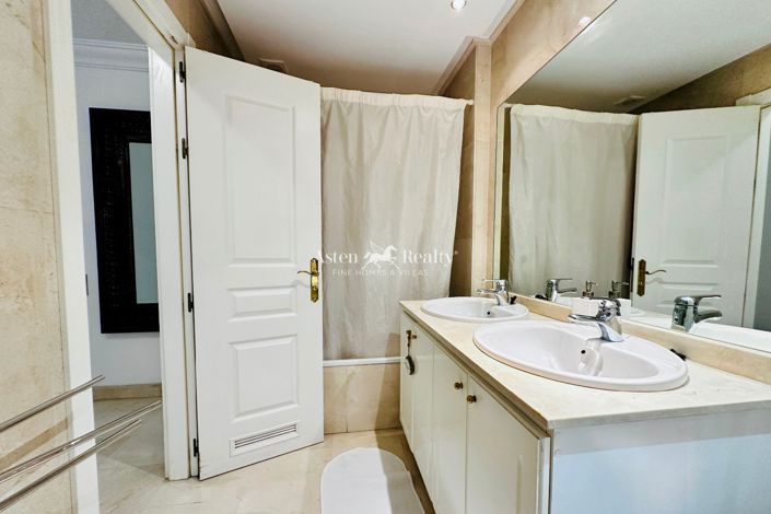 Image No.11-3 Bed Flat for sale