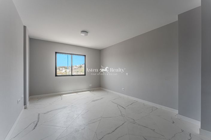 Image No.10-2 Bed Flat for sale