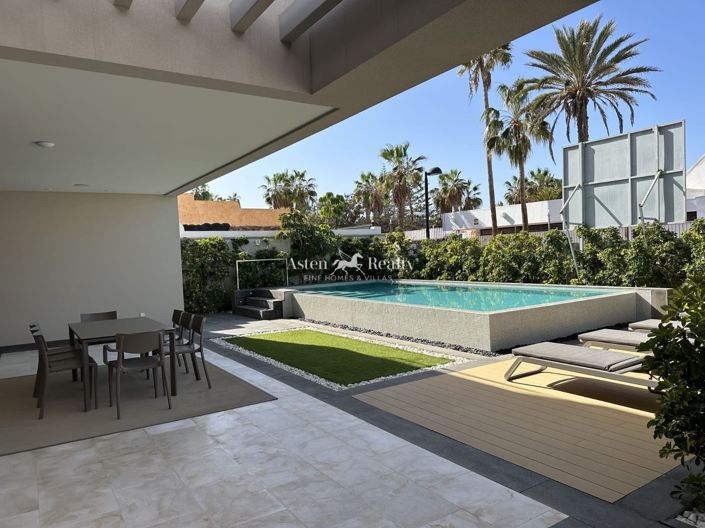 Image No.3-Villa de 4 chambres à vendre à Playa de las Americas